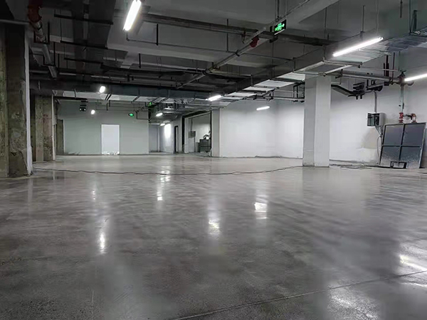 金剛砂地坪與環(huán)氧地坪區(qū)別有哪些？